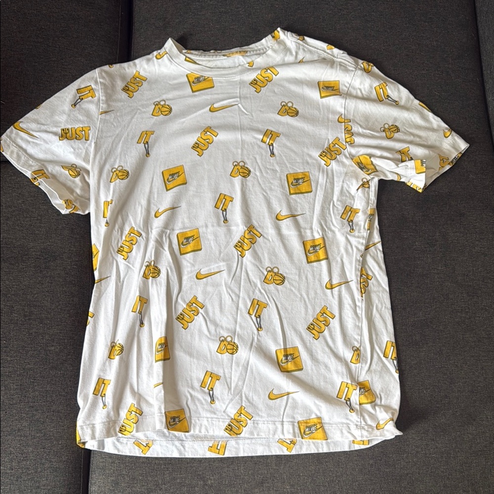 Nike White and Yellow Short Sleeve Tee